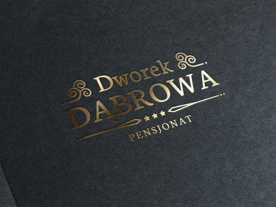 Logo dla pensjonatu 3-gwiazdkowego Dworek Dąbrowa
